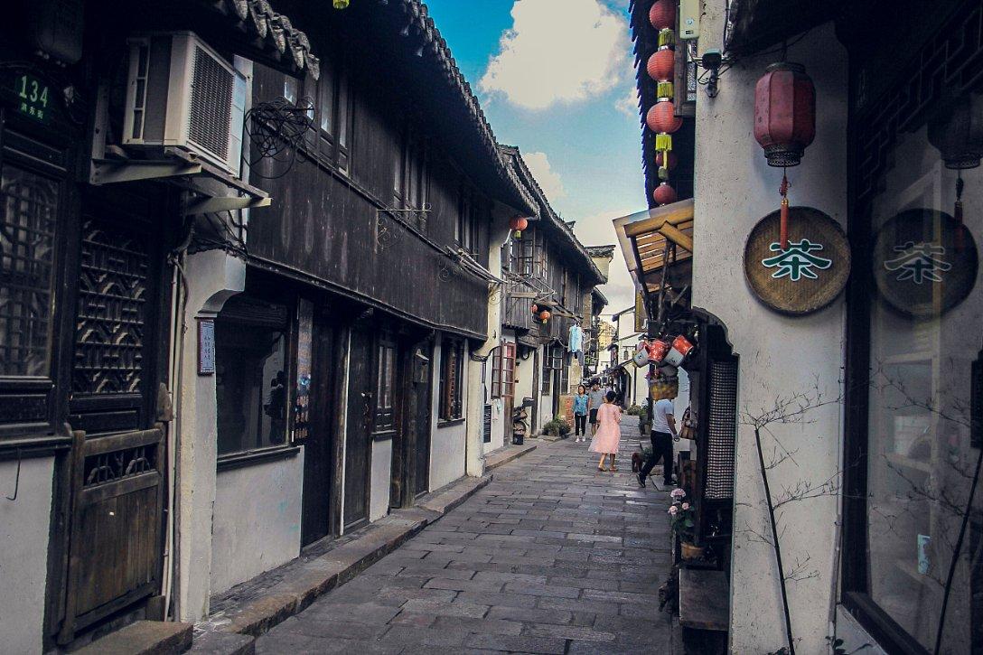 立足岗位做贡献 | 冬寒雪冷有暖景 政务服务润人心