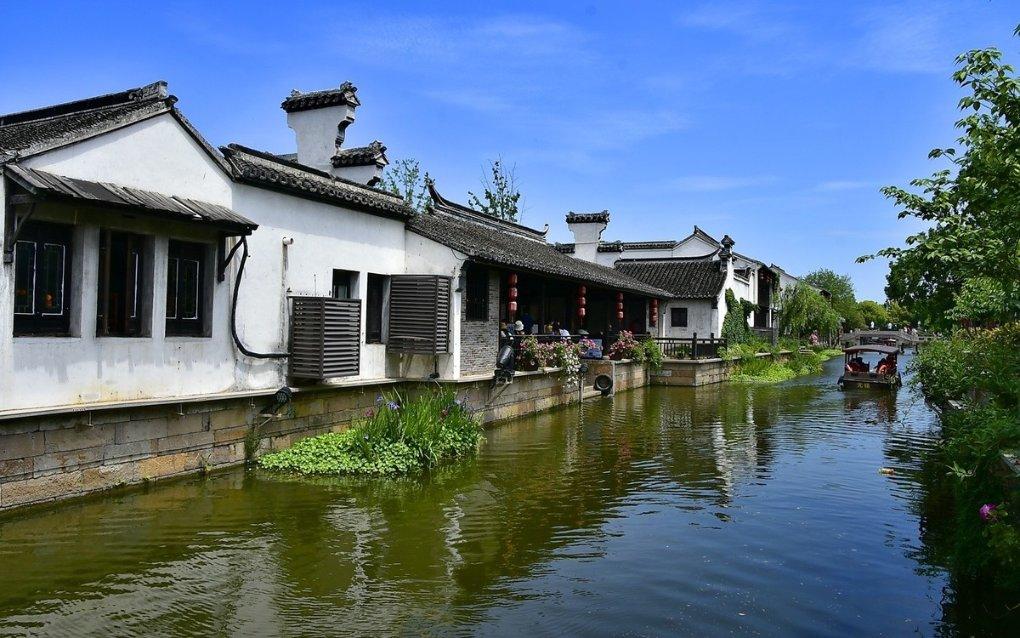 情系群众暖民心 盘龙区松华街道综合执法队获赠锦旗显担当